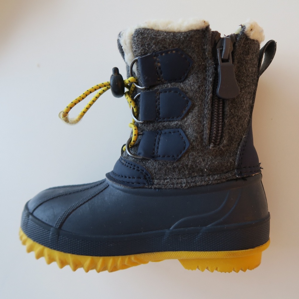 Cat & Jack snow boots, S 5/6